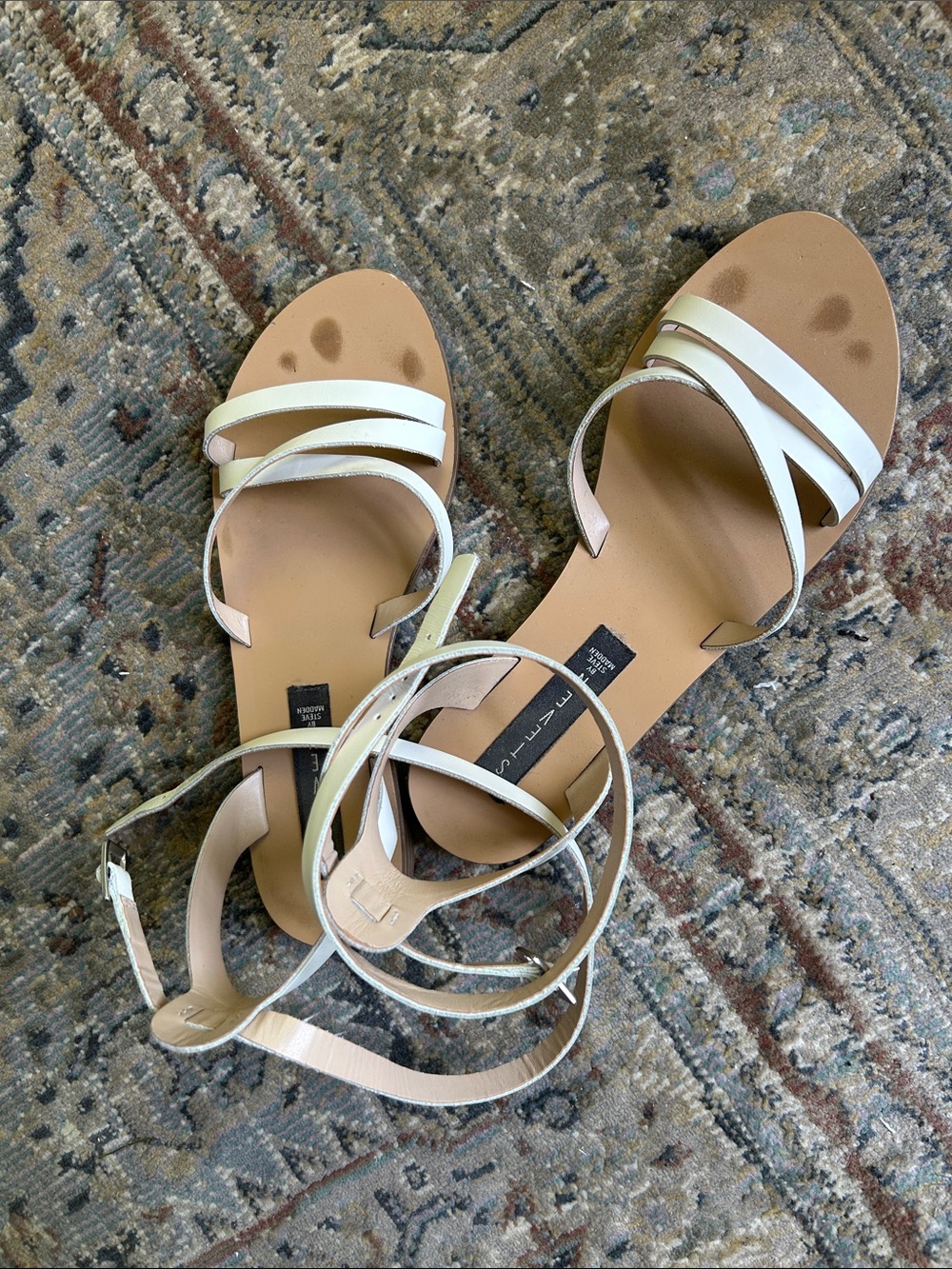 Women’s Strappy Flat Sandals - White